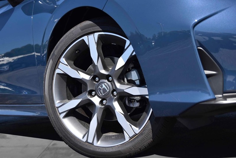 Honda Civic Sedan Hybrid Vehicle Full-screen Gallery Image 3