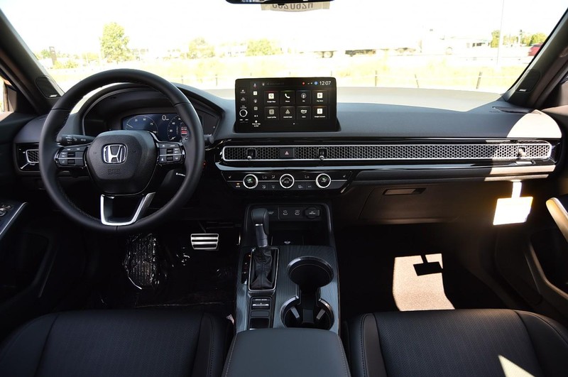 Honda Civic Sedan Hybrid Vehicle Full-screen Gallery Image 7