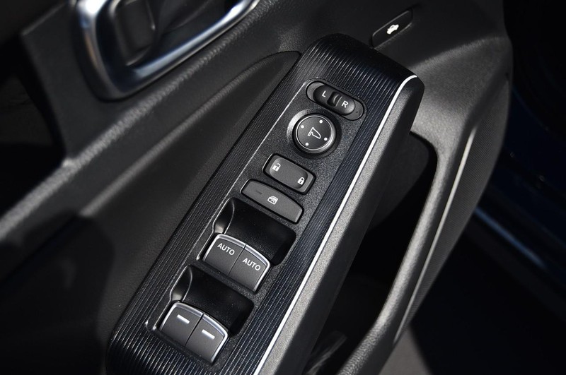 Honda Civic Sedan Hybrid Vehicle Full-screen Gallery Image 8