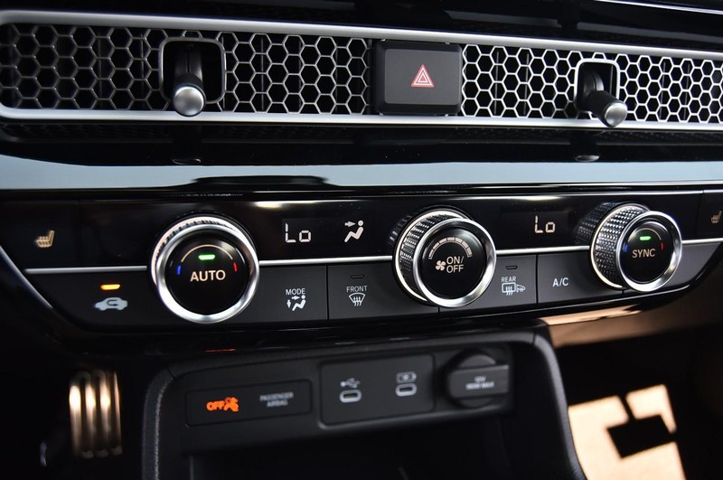 Honda Civic Sedan Hybrid Vehicle Full-screen Gallery Image 17