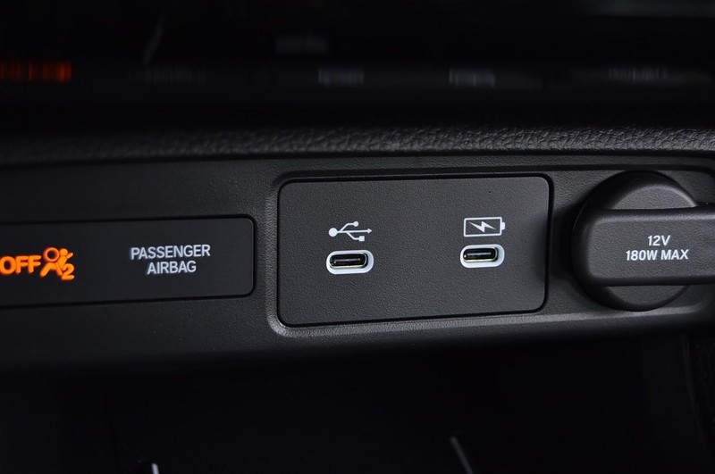 Honda Civic Sedan Hybrid Vehicle Full-screen Gallery Image 18