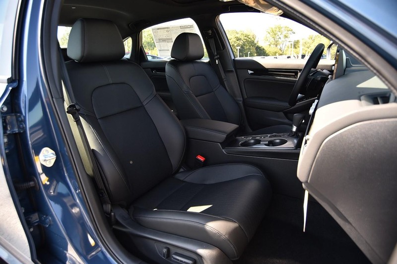 Honda Civic Sedan Hybrid Vehicle Full-screen Gallery Image 24