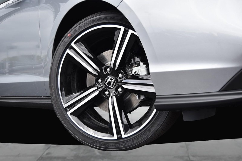 Honda Accord Hybrid Vehicle Full-screen Gallery Image 3