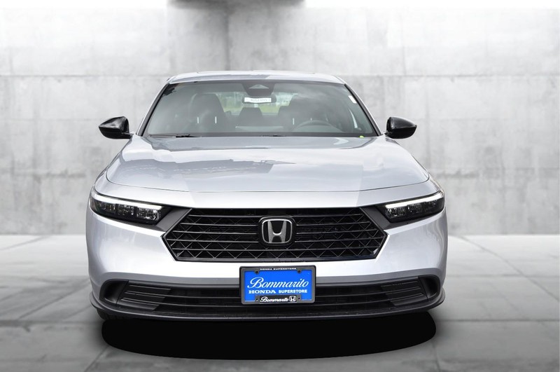 Honda Accord Hybrid Vehicle Full-screen Gallery Image 4