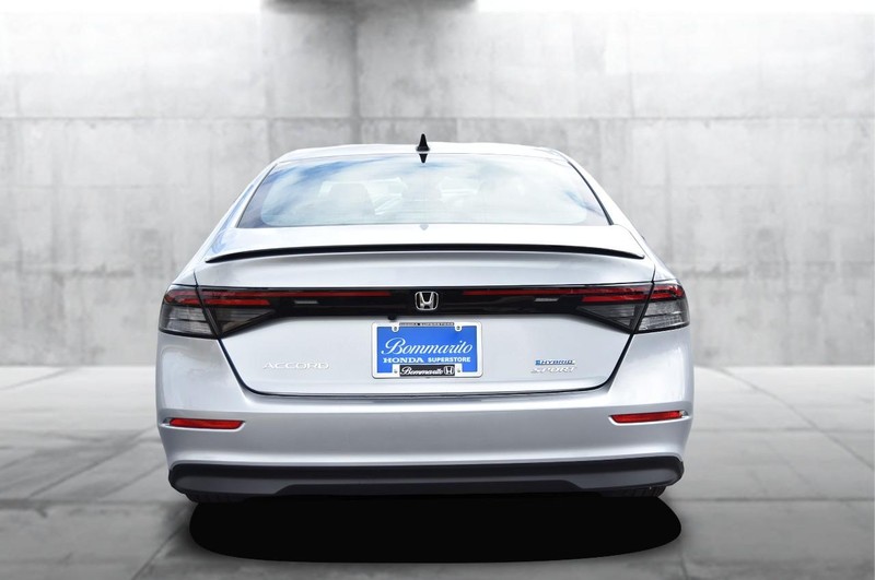 Honda Accord Hybrid Vehicle Full-screen Gallery Image 6
