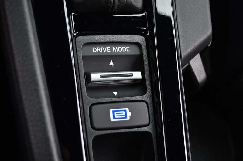 Honda Accord Hybrid Vehicle Full-screen Gallery Image 18