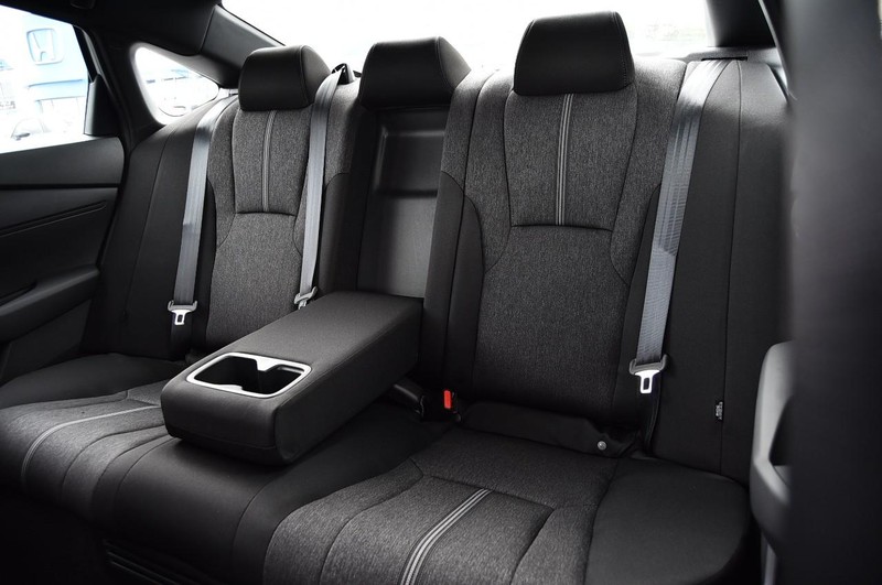 Honda Accord Hybrid Vehicle Full-screen Gallery Image 24