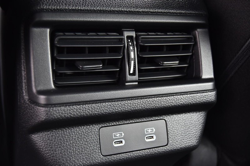 Honda Accord Hybrid Vehicle Full-screen Gallery Image 25