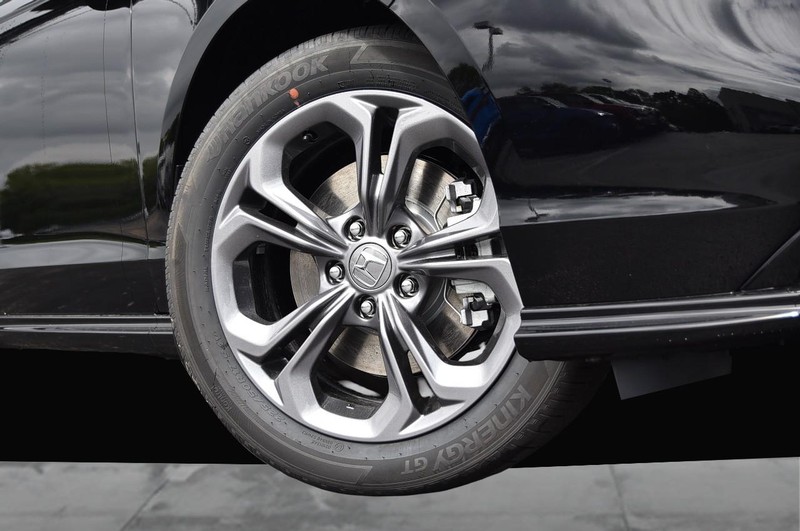 Honda Accord Hybrid Vehicle Full-screen Gallery Image 3