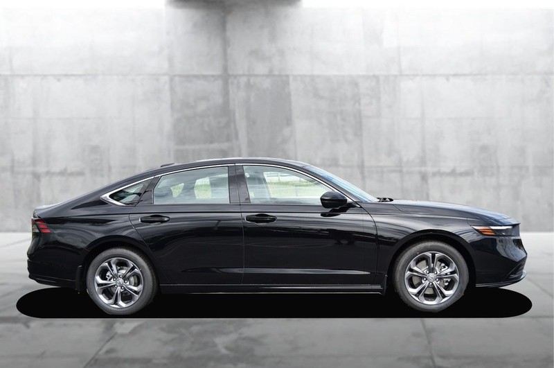 Honda Accord Hybrid Vehicle Full-screen Gallery Image 5