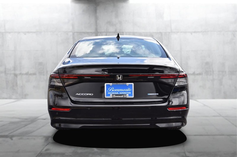 Honda Accord Hybrid Vehicle Full-screen Gallery Image 6