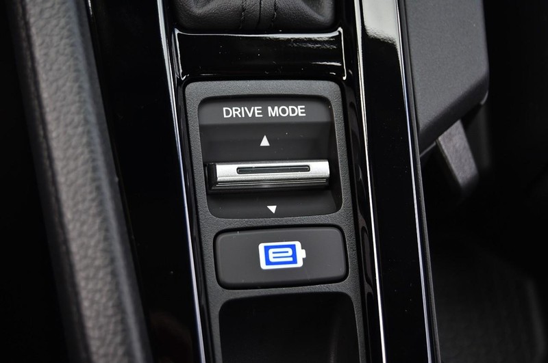 Honda Accord Hybrid Vehicle Full-screen Gallery Image 19