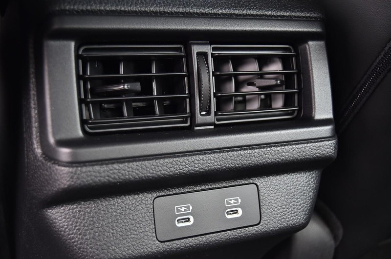 Honda Accord Hybrid Vehicle Full-screen Gallery Image 26