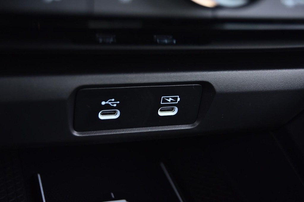 Honda Accord Hybrid Vehicle Image 17