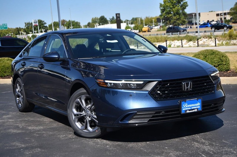 Honda Accord Hybrid Vehicle Full-screen Gallery Image 2