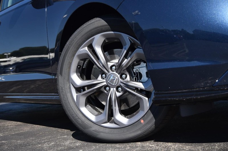 Honda Accord Hybrid Vehicle Full-screen Gallery Image 3