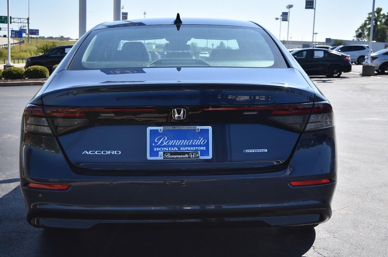 Honda Accord Hybrid Vehicle Full-screen Gallery Image 6
