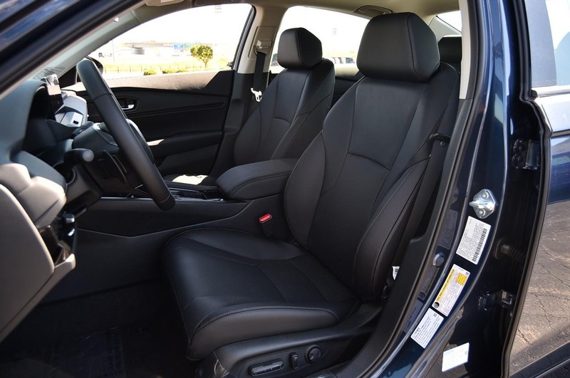 Honda Accord Hybrid Vehicle Full-screen Gallery Image 22