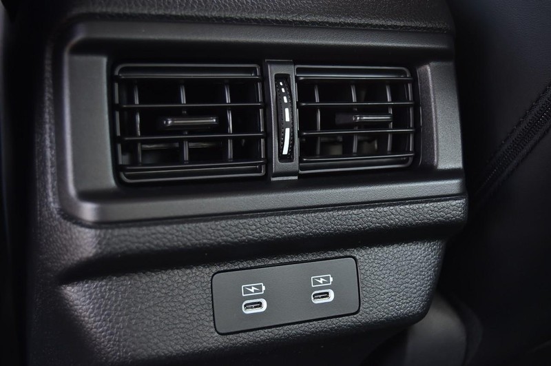 Honda Accord Hybrid Vehicle Full-screen Gallery Image 26