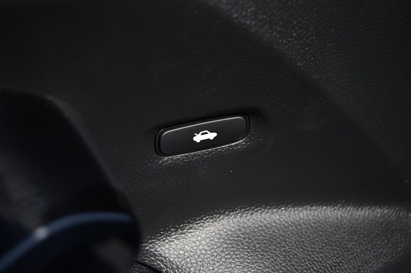 Honda Civic Sedan Hybrid Vehicle Full-screen Gallery Image 9