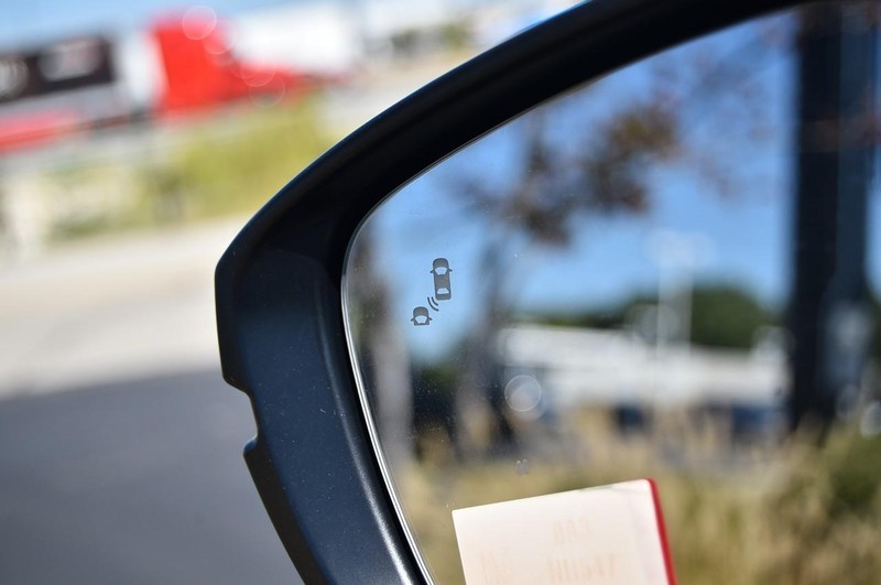 Honda Civic Sedan Hybrid Vehicle Full-screen Gallery Image 10