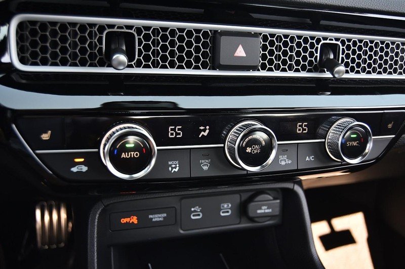 Honda Civic Sedan Hybrid Vehicle Full-screen Gallery Image 17