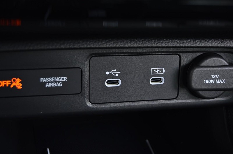 Honda Civic Sedan Hybrid Vehicle Full-screen Gallery Image 18