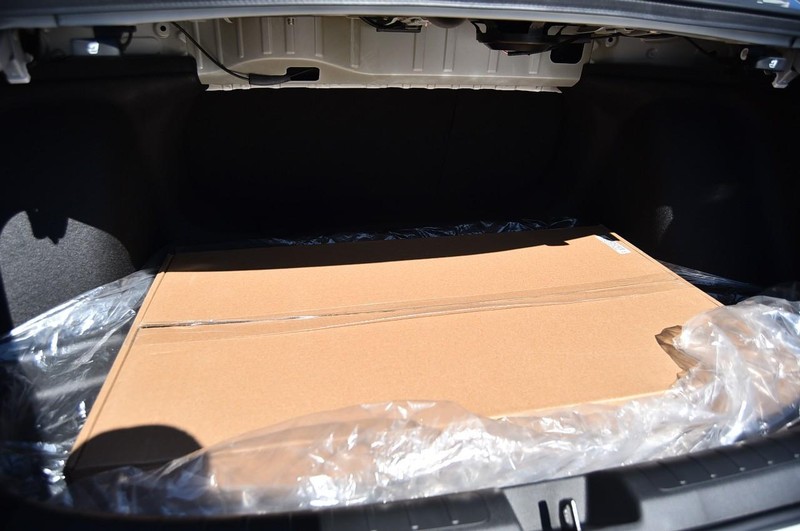 Honda Civic Sedan Hybrid Vehicle Full-screen Gallery Image 27