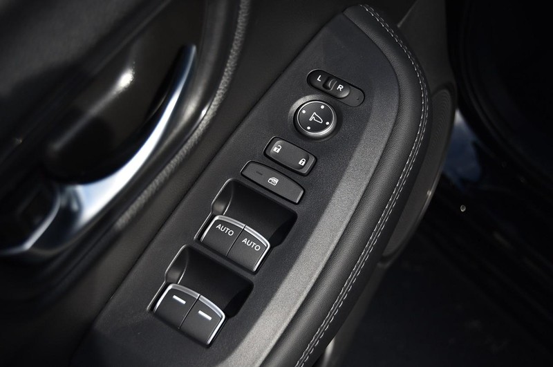 Honda HR-V Vehicle Full-screen Gallery Image 8