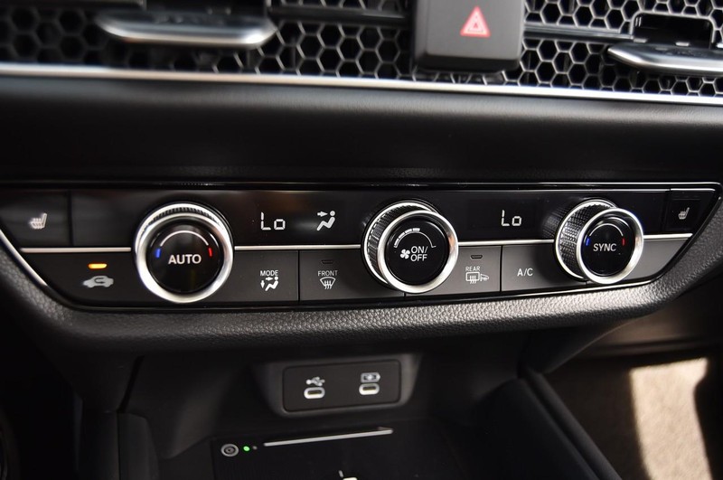 Honda HR-V Vehicle Full-screen Gallery Image 16