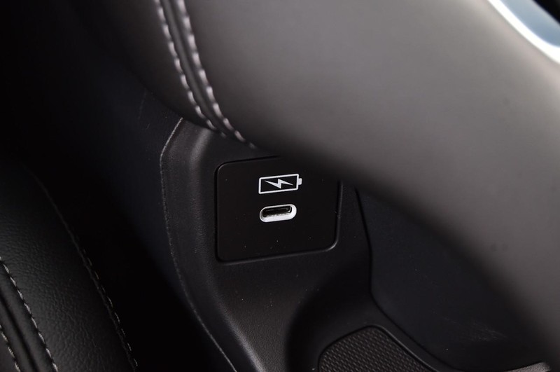 Honda HR-V Vehicle Full-screen Gallery Image 19