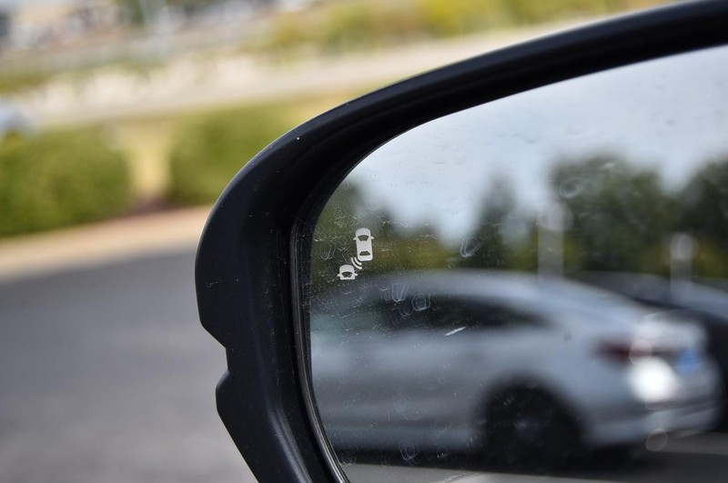 Honda HR-V Vehicle Full-screen Gallery Image 9