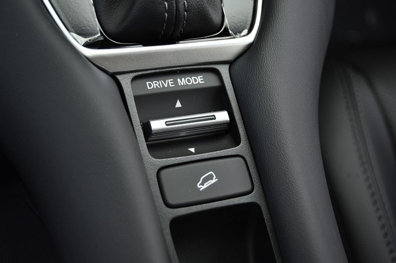 Honda HR-V Vehicle Full-screen Gallery Image 18