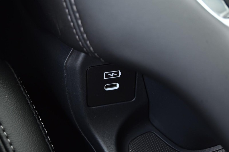 Honda HR-V Vehicle Full-screen Gallery Image 19