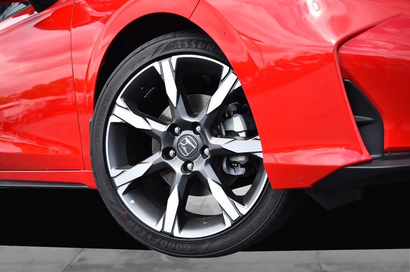 Honda Civic Hatchback Hybrid Vehicle Image 03