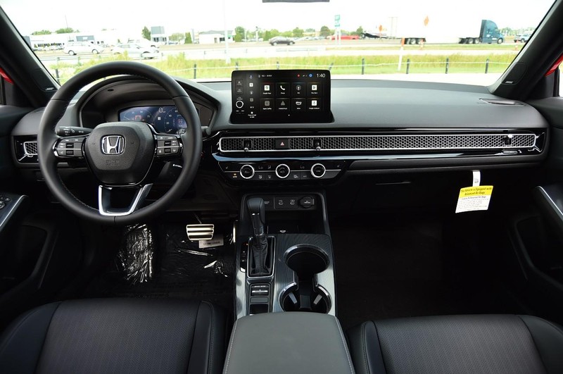 Honda Civic Hatchback Hybrid Vehicle Image 07