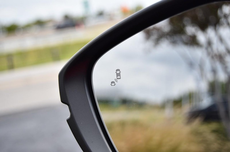 Honda Civic Hatchback Hybrid Vehicle Image 09