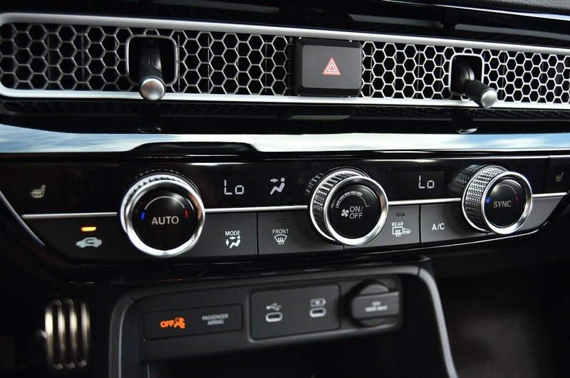 Honda Civic Hatchback Hybrid Vehicle Image 16