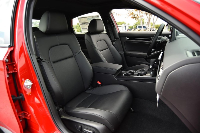 Honda Civic Hatchback Hybrid Vehicle Image 23