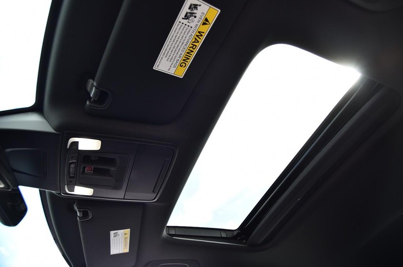 Honda Civic Hatchback Hybrid Vehicle Image 24