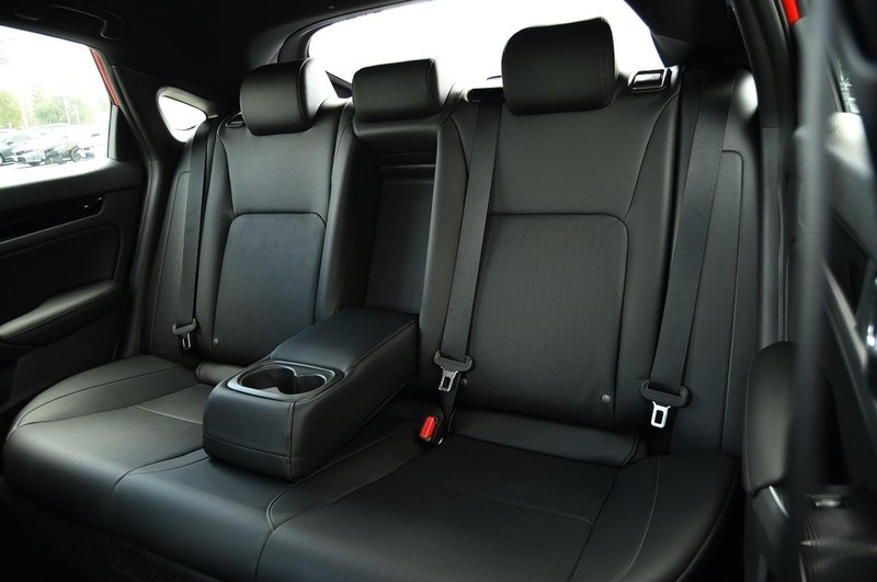 Honda Civic Hatchback Hybrid Vehicle Image 25