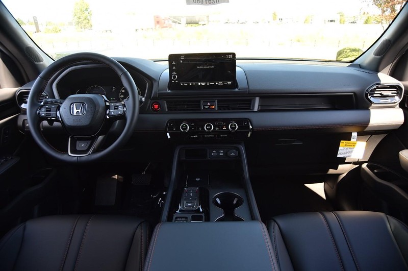 Honda Pilot Vehicle Full-screen Gallery Image 7