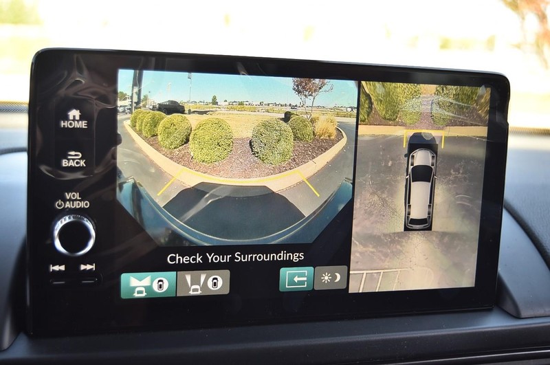 Honda Pilot Vehicle Full-screen Gallery Image 16