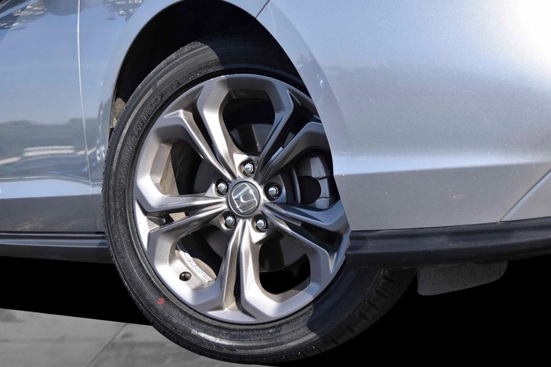 Honda Accord Sedan Vehicle Full-screen Gallery Image 3