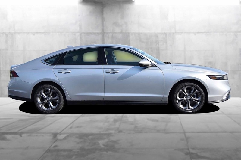 Honda Accord Sedan Vehicle Full-screen Gallery Image 5