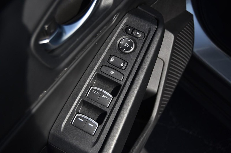 Honda Accord Sedan Vehicle Full-screen Gallery Image 8