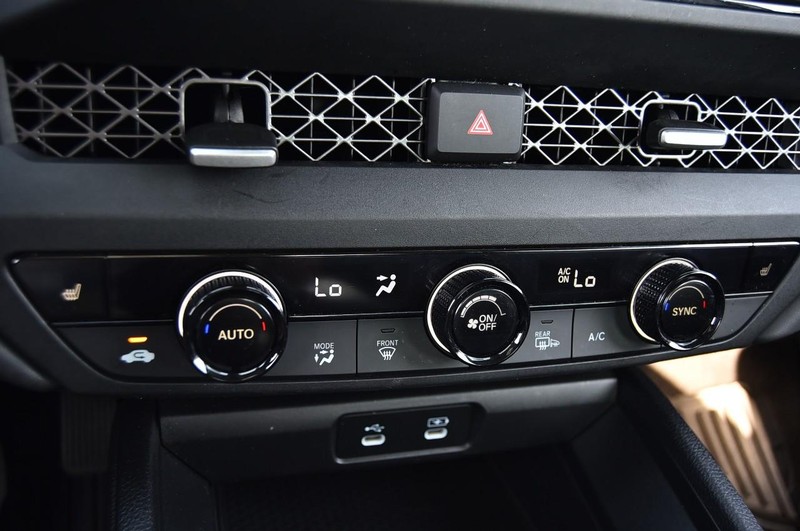 Honda Accord Sedan Vehicle Full-screen Gallery Image 15