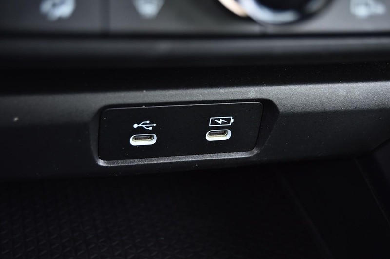 Honda Accord Sedan Vehicle Full-screen Gallery Image 16