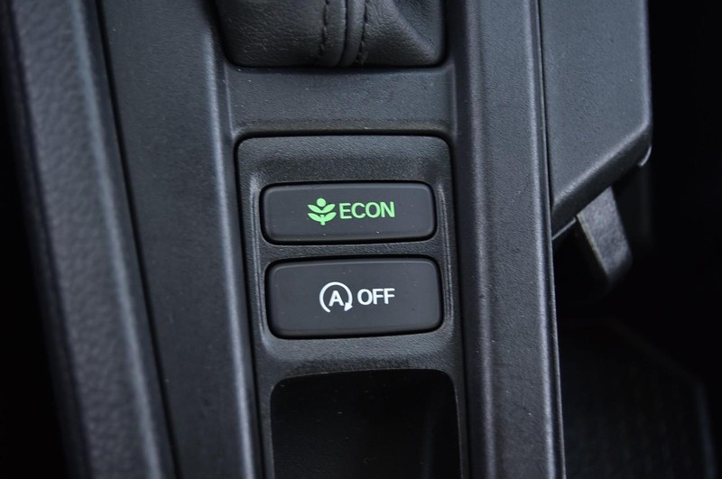 Honda Accord Sedan Vehicle Full-screen Gallery Image 17