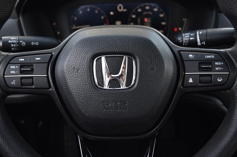Honda Accord Sedan Vehicle Full-screen Gallery Image 19
